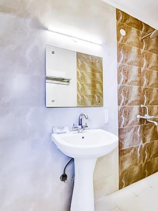 roomshala 142 bed chamber south ex
