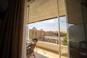 king pyramids view hotel