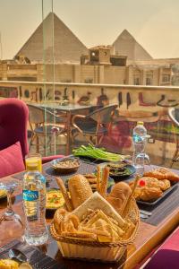 king pyramids view hotel
