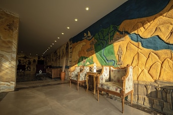 king pyramids view hotel