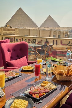 king pyramids view hotel