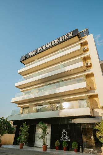 king pyramids view hotel