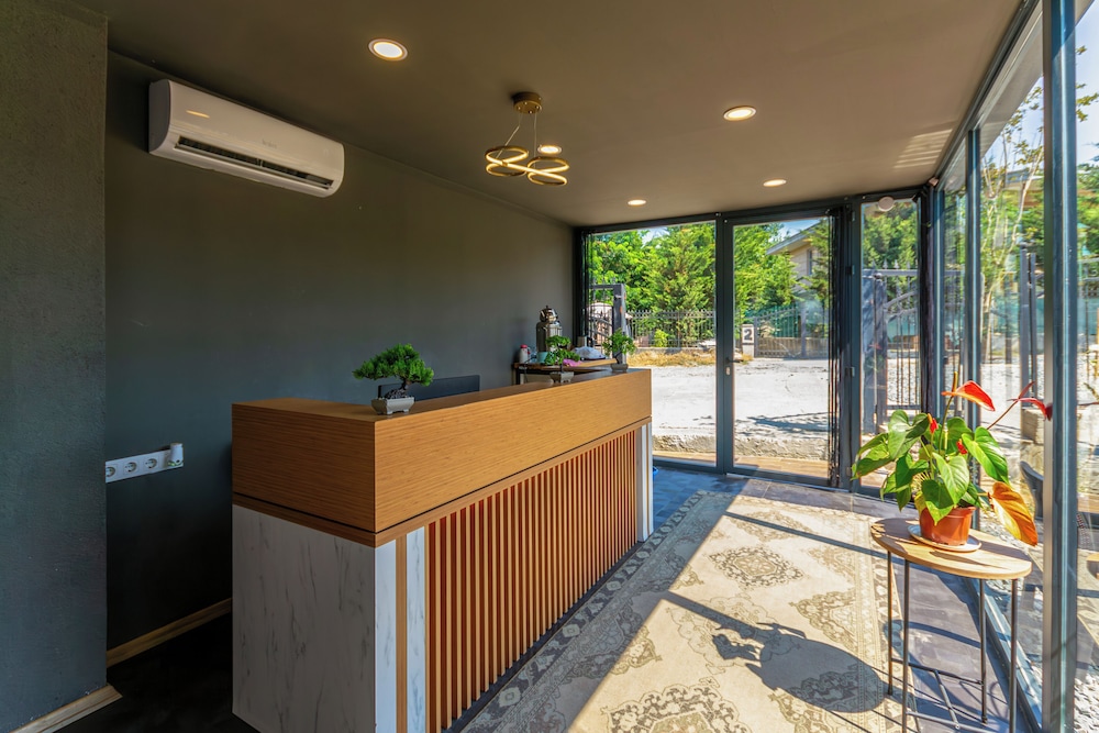 la casa de airport hotel