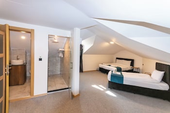 la casa de airport hotel