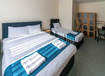 la casa de airport hotel