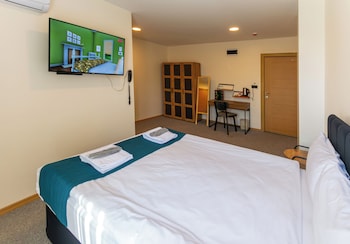 la casa de airport hotel