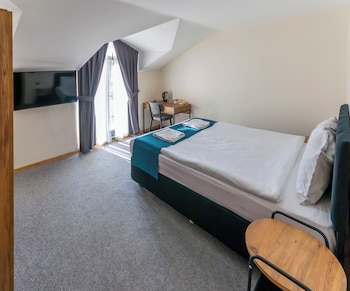 la casa de airport hotel