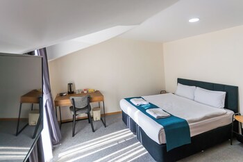 la casa de airport hotel