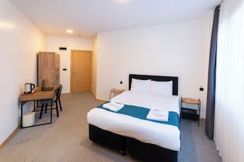 la casa de airport hotel