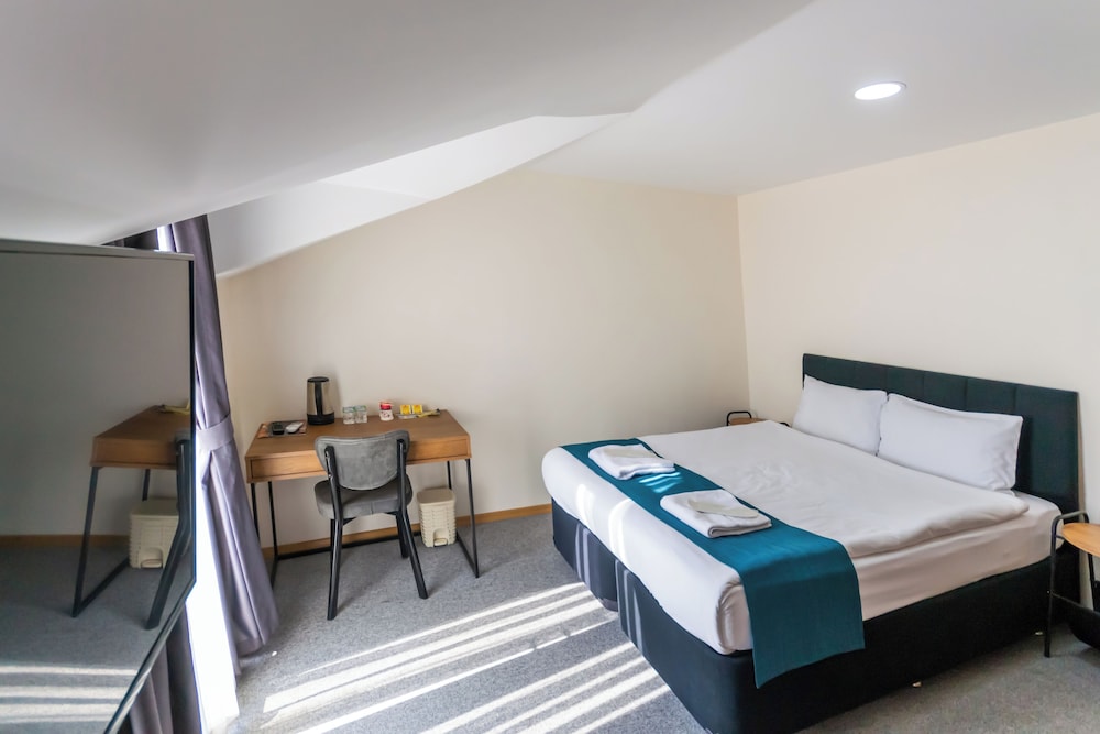 la casa de airport hotel