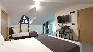 la casa de airport hotel