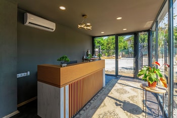 la casa de airport hotel