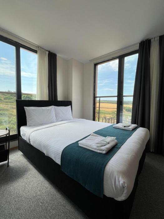 la casa de airport hotel