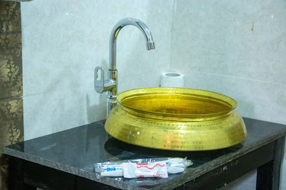 naya gaun resort sarangkot