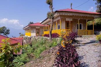 naya gaun resort sarangkot