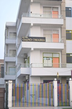 Hotel Grand Omasha,India>>Noida,3 star