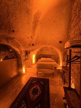 euphoria cave house