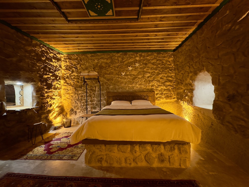 euphoria cave house