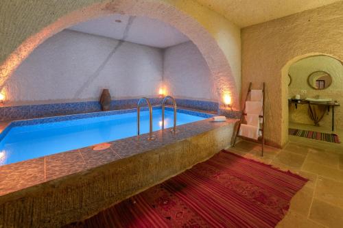 my cave suites