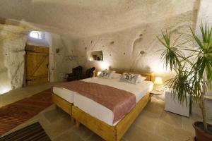 my cave suites