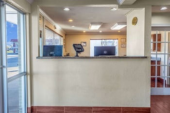 econo lodge meridian south