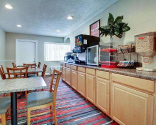 econo lodge meridian south