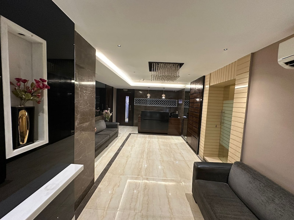 the majlis hotel near taj hotel colaba