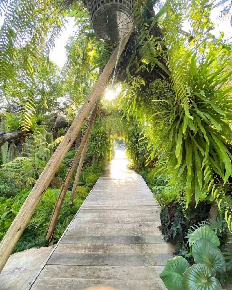 khao yai lake hill resort