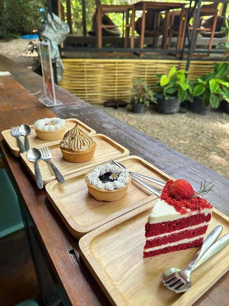 khao yai lake hill resort