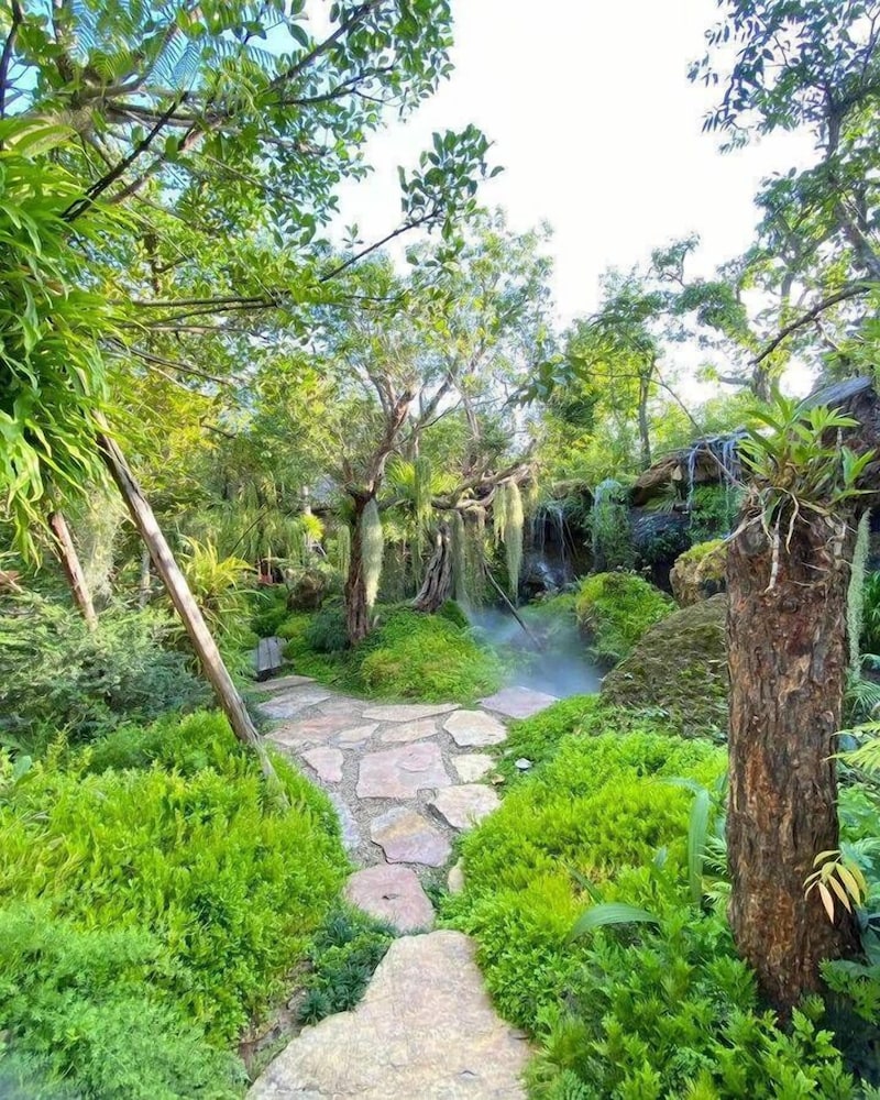 khao yai lake hill resort