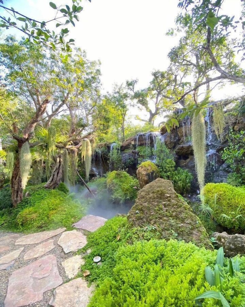 khao yai lake hill resort