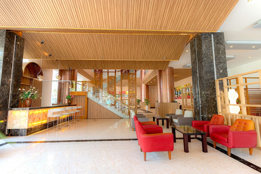 oceanwaves beach resort cam ranh