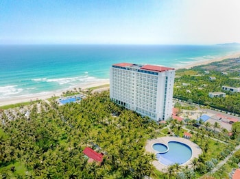 oceanwaves beach resort cam ranh