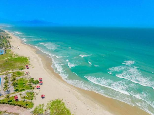 oceanwaves beach resort cam ranh