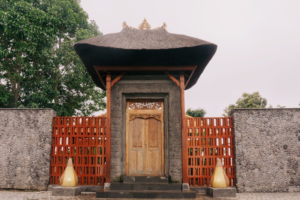 camaradvipa retreat munduk