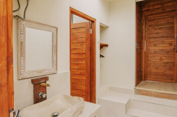 camaradvipa retreat munduk