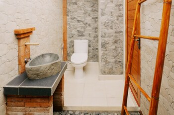 camaradvipa retreat munduk