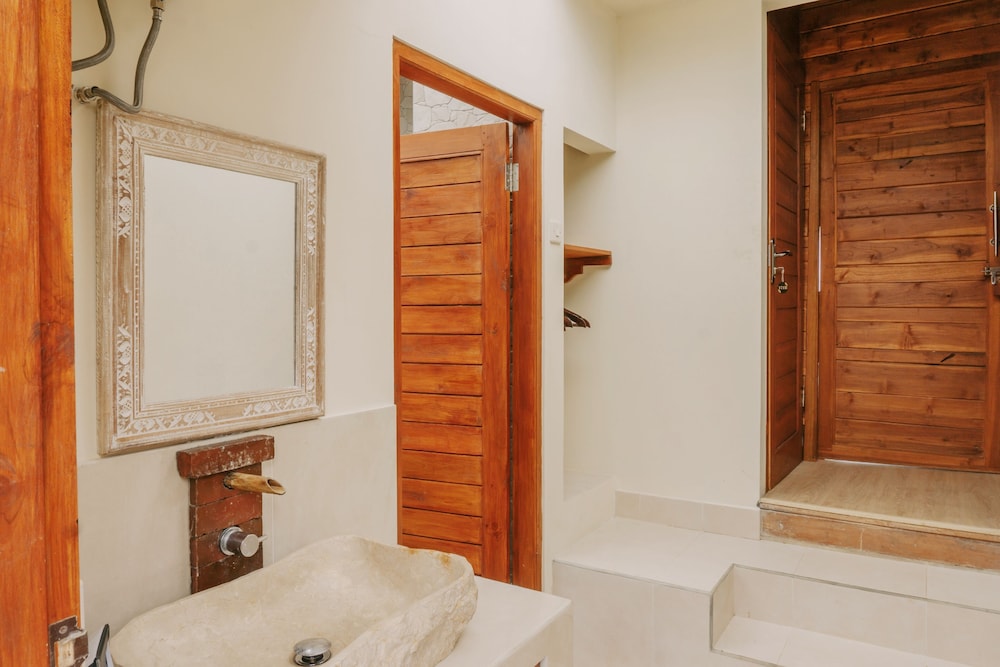 camaradvipa retreat munduk