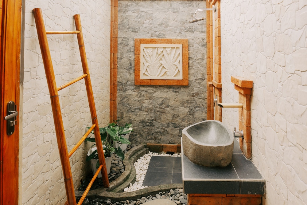 camaradvipa retreat munduk