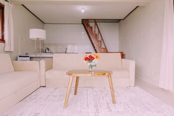 camaradvipa retreat munduk