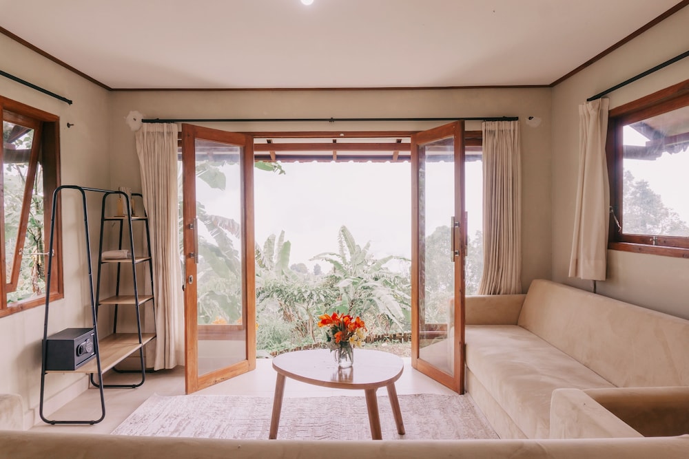 camaradvipa retreat munduk