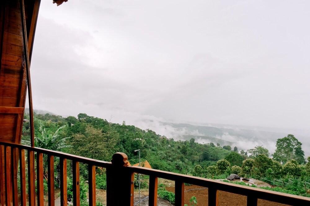 camaradvipa retreat munduk