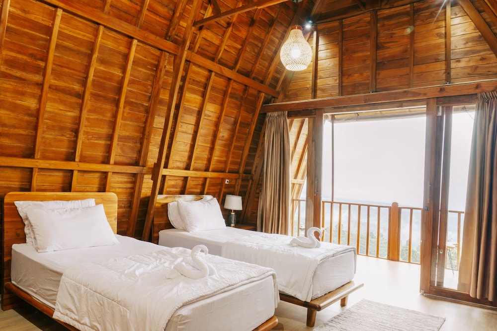 camaradvipa retreat munduk