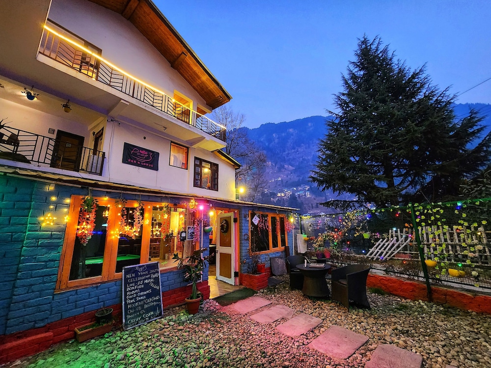 page 3 riverside rooms and bar