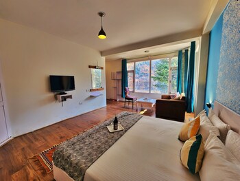 page 3 riverside rooms and bar