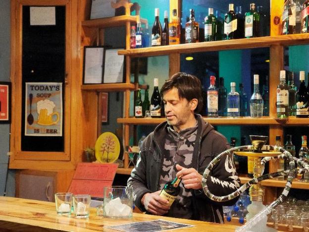 page 3 riverside rooms and bar