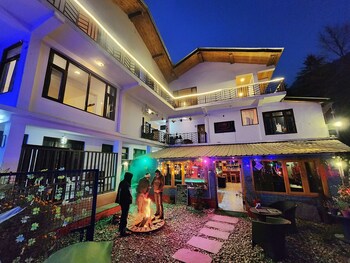 page 3 riverside rooms and bar