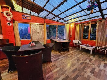 page 3 riverside rooms and bar