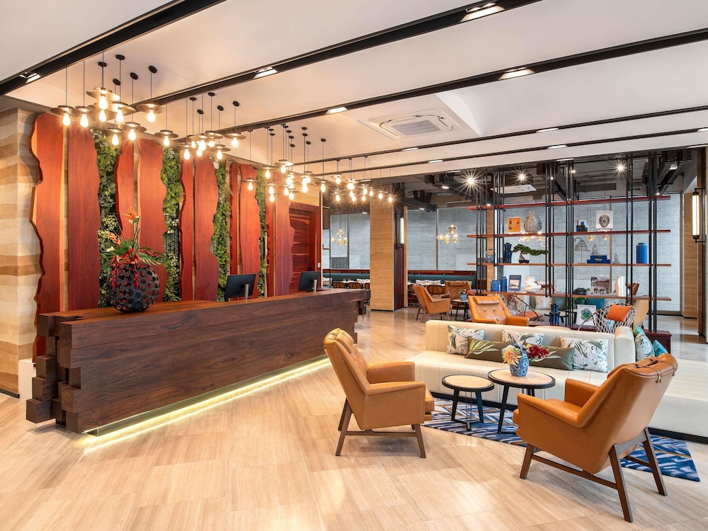mercure bangkok surawong