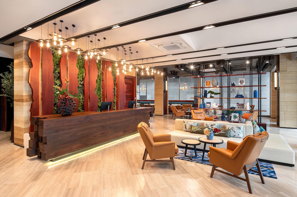 mercure bangkok surawong